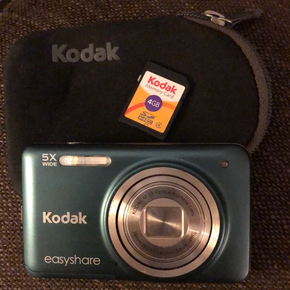 Green Kodak easyshare m5350 16MP Digital Camera